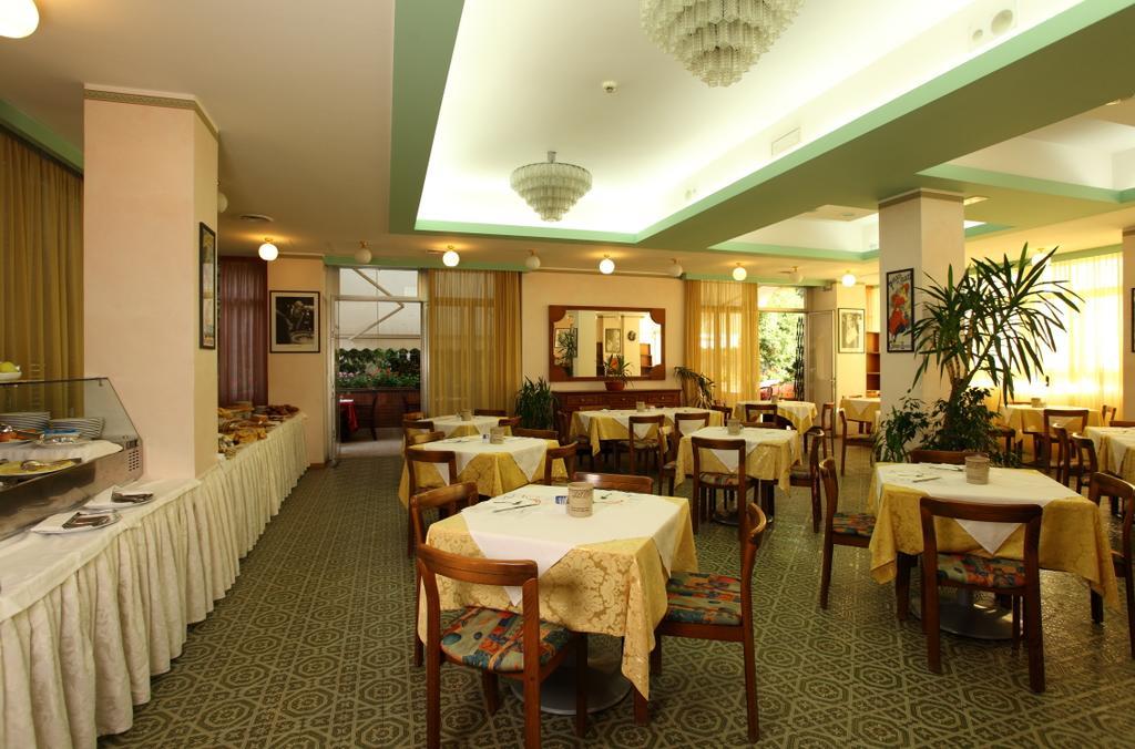 Hotel Rosa Del Deserto Castrocaro Terme Εξωτερικό φωτογραφία